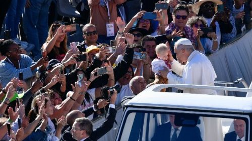 El Papa, a los catequistas: 'La fe de la gente sencilla guía a la Iglesia' El Papa, a los catequistas: 'La fe de la gente sencilla guía a la Iglesia'