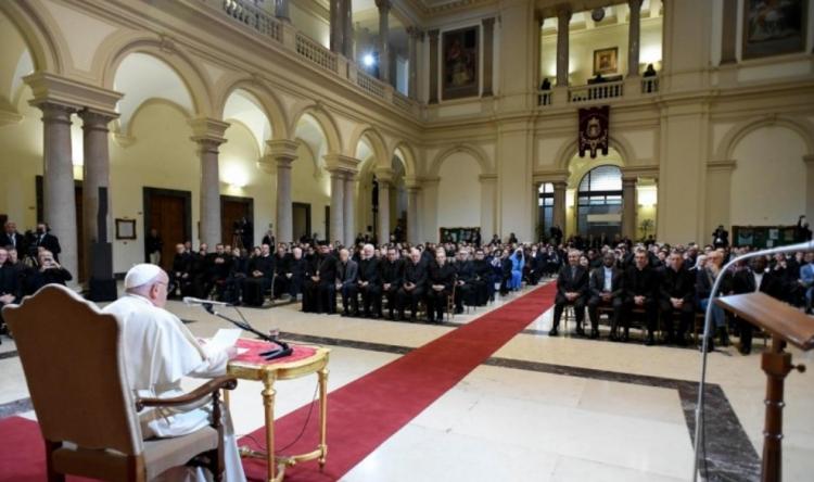 El Papa, en la Gregoriana: 'La universidad debe ser el lugar del corazón' El Papa, en la Gregoriana: 'La universidad debe ser el lugar del corazón'