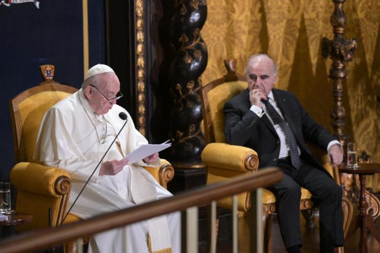 El Papa en Malta: La inmigración, "no es un virus del que hay que defenderse" El Papa en Malta: La inmigración, "no es un virus del que hay que defenderse"