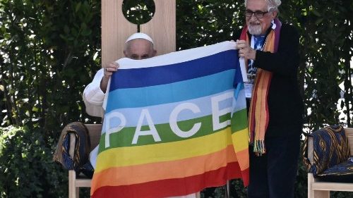 El Papa en Verona: 'la paz surge del diálogo y no de la ideología' El Papa en Verona: 'la paz surge del diálogo y no de la ideología'