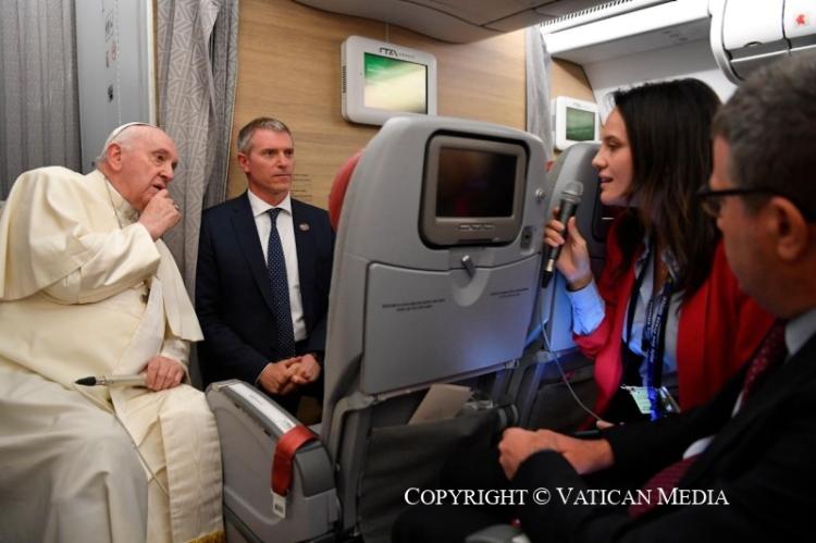 El Papa en vuelo: "Lo que pasó con los indígenas fue un genocidio" El Papa en vuelo: "Lo que pasó con los indígenas fue un genocidio"