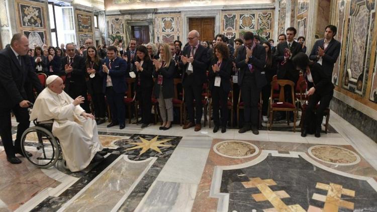 El Papa encomienda a las universidades acercar los universos del saber y de la vida El Papa encomienda a las universidades acercar los universos del saber y de la vida