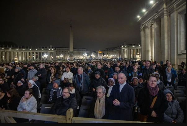 El Papa está 'estable, descansando y con agenda cancelada hasta el sábado' El Papa está 'estable, descansando y con agenda cancelada hasta el sábado'