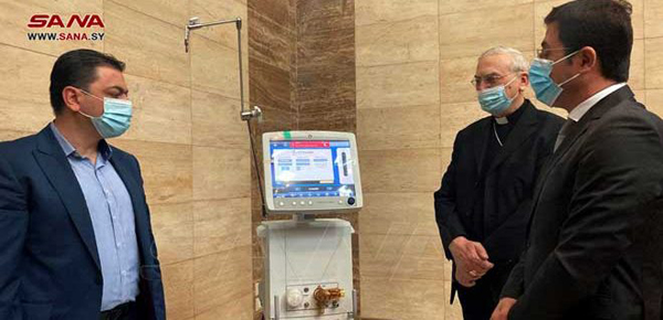 Francisco donó cuatro respiradores pulmonares para Siria