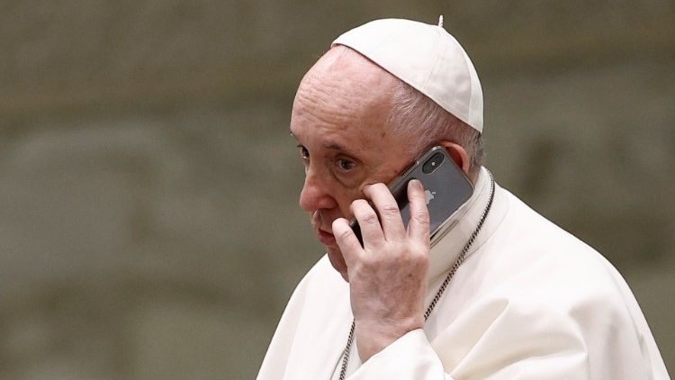 El Papa Francisco habló por teléfono con el presidente iraní