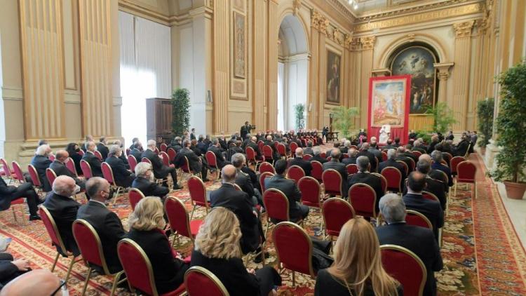 Francisco: "La justicia debe combinarse siempre con las exigencias de la misericordia" Francisco: "La justicia debe combinarse siempre con las exigencias de la misericordia"