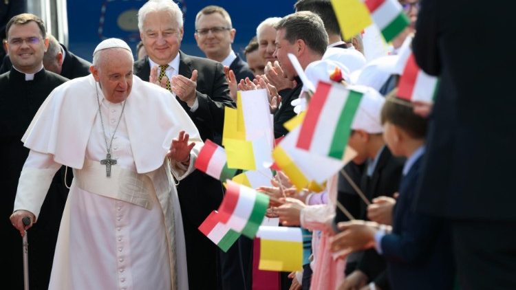 El Papa Francisco llegó a Hungría como mensajero de la paz El Papa Francisco llegó a Hungría como mensajero de la paz