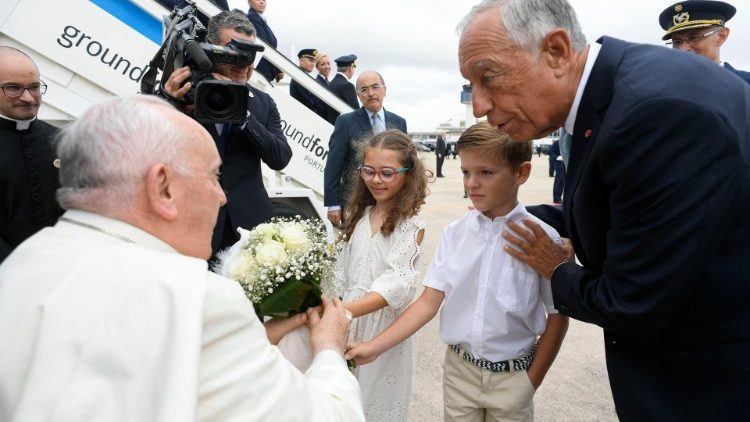 El Papa Francisco llegó a Lisboa para participar en la JMJ El Papa Francisco llegó a Lisboa para participar en la JMJ