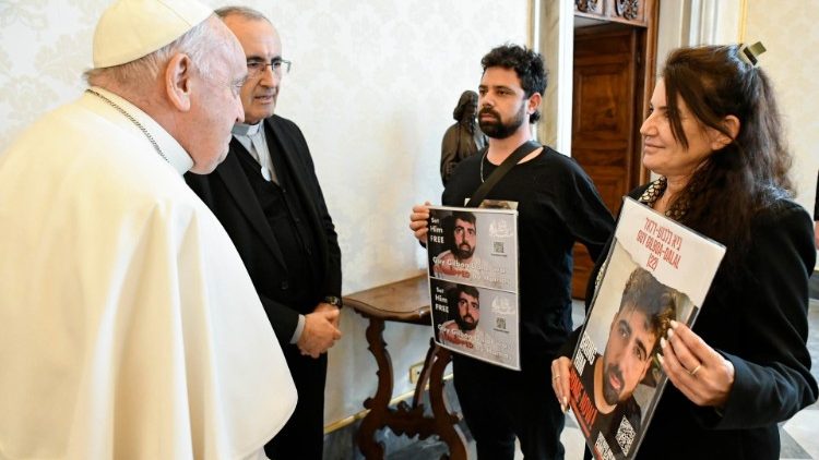 El Papa Francisco recibió a familias de rehenes israelíes El Papa Francisco recibió a familias de rehenes israelíes