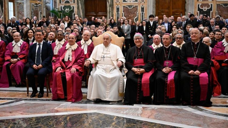 El Papa instó a la Rota Romana a purificar las relaciones interpersonales El Papa instó a la Rota Romana a purificar las relaciones interpersonales