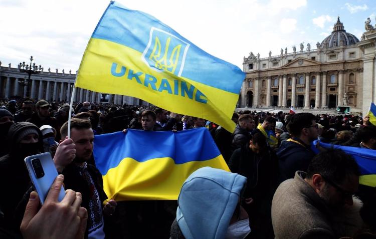 El Papa invita a seguir rezando el rosario por la paz en Ucrania