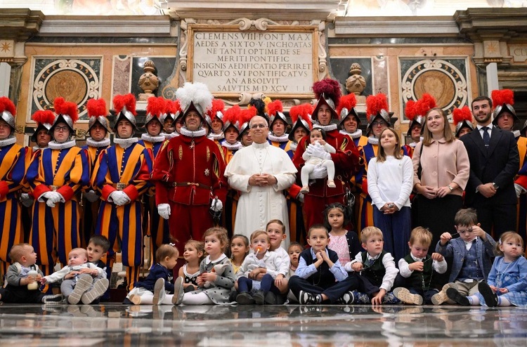 El Papa invitó a los Guardias Suizos a cultivar la amistad con Cristo El Papa invitó a los Guardias Suizos a cultivar la amistad con Cristo