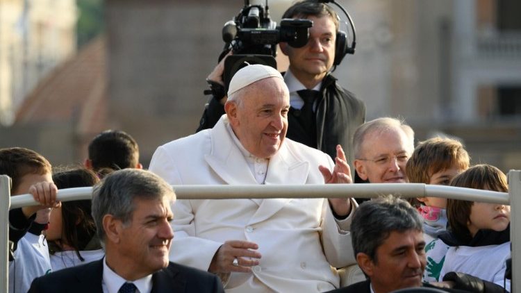 El Papa: "La oración no es una evasión de las propias tareas" El Papa: "La oración no es una evasión de las propias tareas"