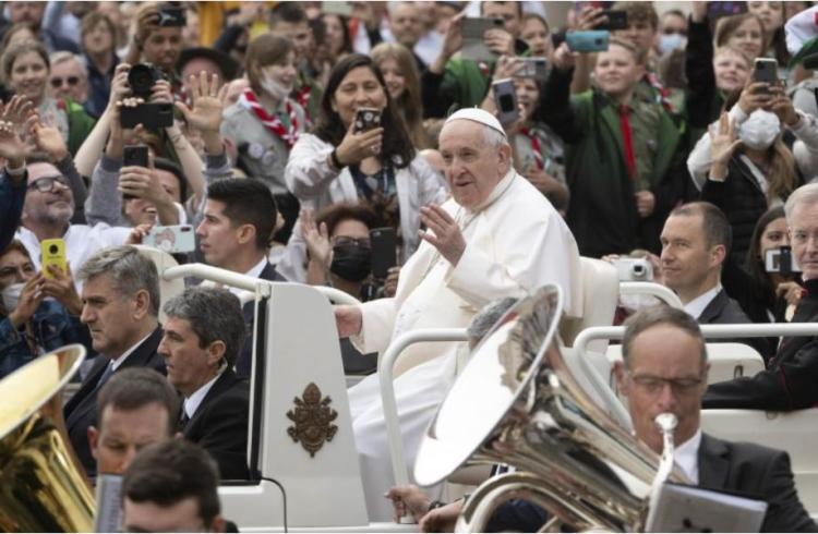El Papa: La práctica de la fe es un don que siempre merece ser respetado y honrado El Papa: La práctica de la fe es un don que siempre merece ser respetado y honrado