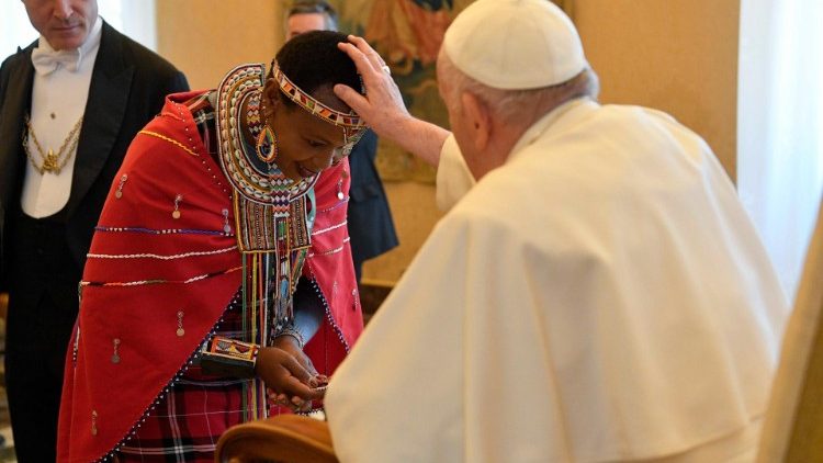 El Papa llama a escuchar más a las poblaciones nativas El Papa llama a escuchar más a las poblaciones nativas