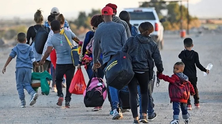 El Papa llama a los migrantes 'testigos de esperanza' en un mundo devastado