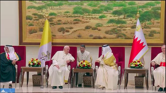 El Papa llegó a Bahréin e inició su visita marcada por el diálogo interreligioso El Papa llegó a Bahréin e inició su visita marcada por el diálogo interreligioso