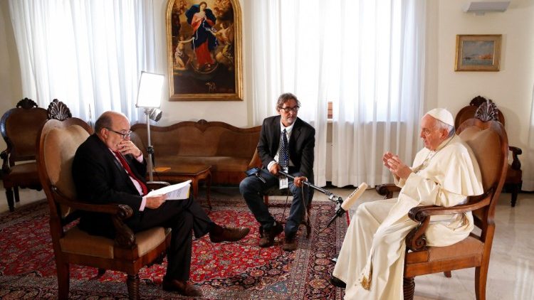 El Papa reitera su deseo de ir a Kiev y desmiente los rumores de renuncia El Papa reitera su deseo de ir a Kiev y desmiente los rumores de renuncia