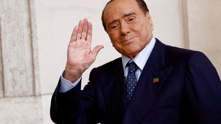 El Papa ofrece condolencias y oraciones por Silvio Berlusconi