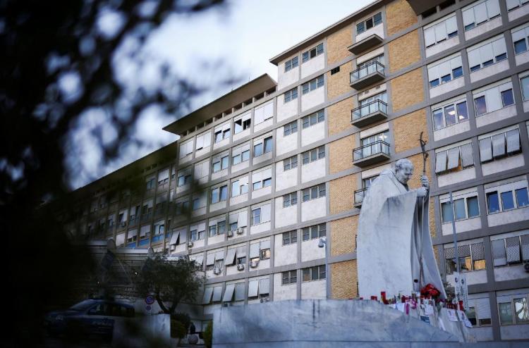 El Papa pasó otra noche de descanso en el Hospital Gemelli El Papa pasó otra noche de descanso en el Hospital Gemelli