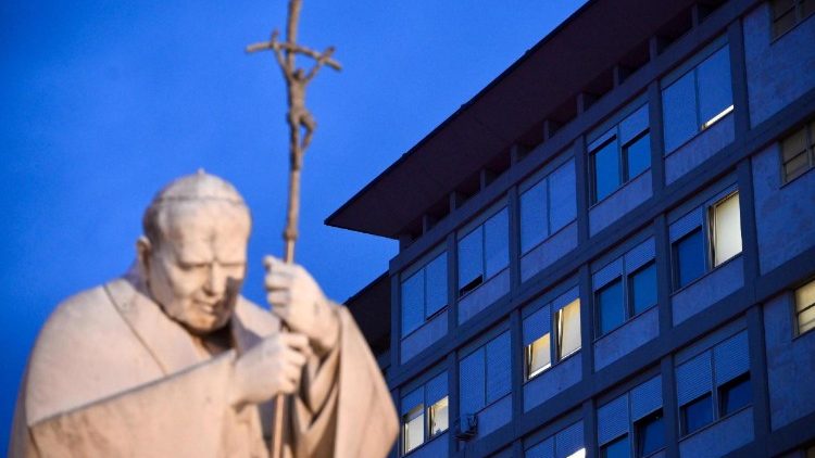 El Papa pasó con tranquilidad su sexta noche en el Gemelli El Papa pasó con tranquilidad su sexta noche en el Gemelli