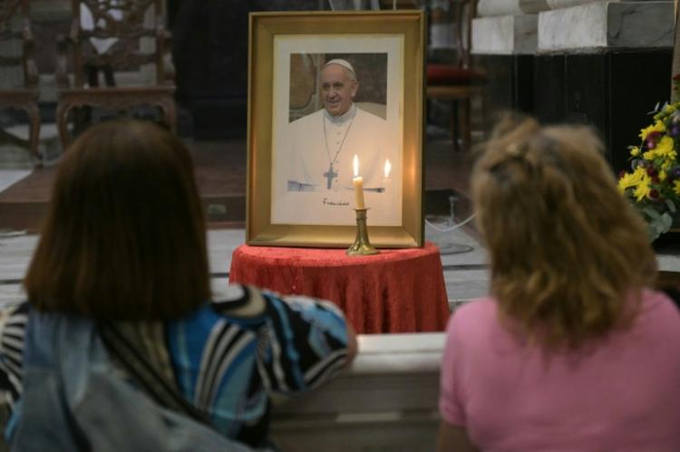 El estado del Papa sigue siendo crítico, pero no sufrió nuevas crisis respiratorias El estado del Papa sigue siendo crítico, pero no sufrió nuevas crisis respiratorias
