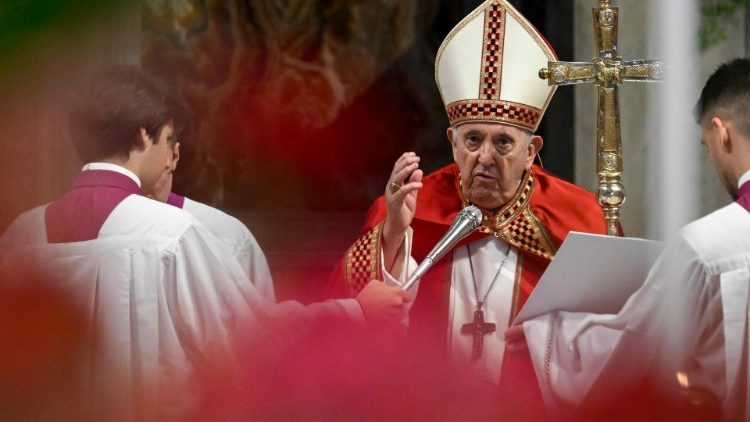 El Papa: Pedro y Pablo, 'dos enamorados de Jesús, columnas de la fe'