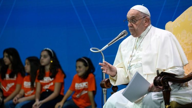 El Papa pide a los gobiernos decisiones 'valientes y eficaces' a favor de la familia El Papa pide a los gobiernos decisiones 'valientes y eficaces' a favor de la familia
