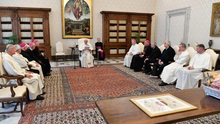 El Papa pide a los religiosos poner a Cristo en el centro de su vida y misión El Papa pide a los religiosos poner a Cristo en el centro de su vida y misión