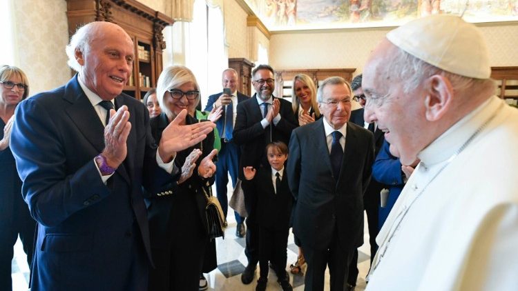 El Papa pide ayuda a los periodistas para comunicar el Sínodo