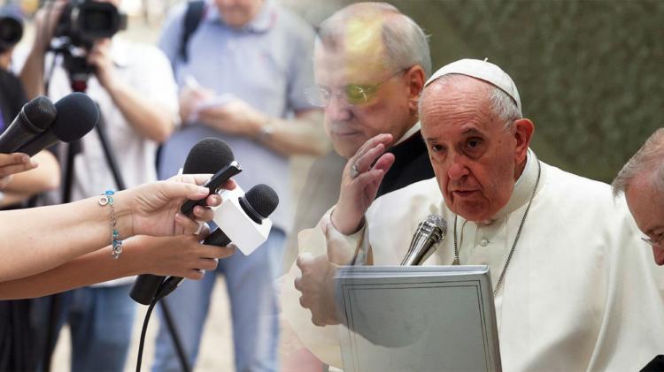 El Papa pide construir una comunicación que "encienda los corazones" El Papa pide construir una comunicación que "encienda los corazones"