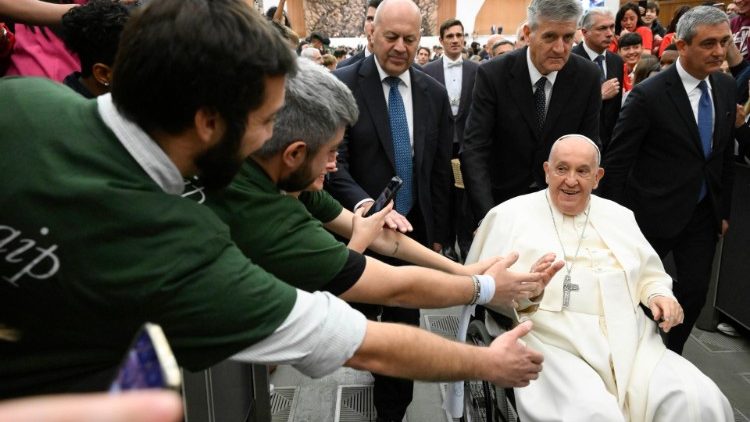 El Papa pide ocuparse de los desfavorecidos para que no abandonen sus estudios El Papa pide ocuparse de los desfavorecidos para que no abandonen sus estudios