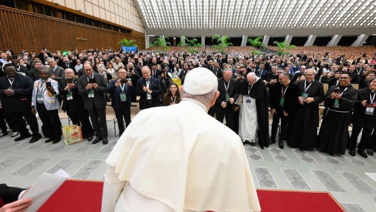El Papa pide que en los santuarios abunden 'el consuelo y la misericordia' El Papa pide que en los santuarios abunden 'el consuelo y la misericordia'