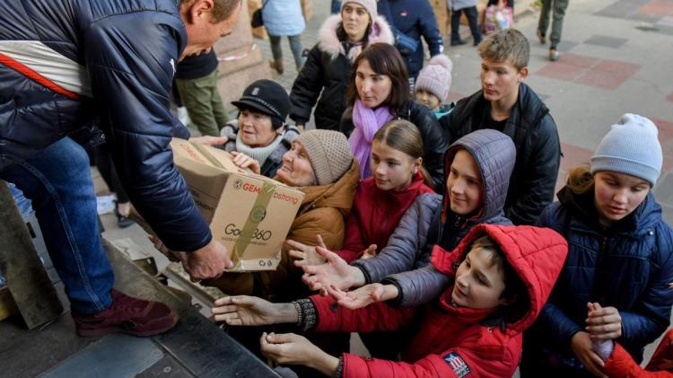 El Papa pide reducir gasto militar y convertirlo en ayuda humanitaria El Papa pide reducir gasto militar y convertirlo en ayuda humanitaria