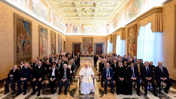Oración, adoración, evangelización y comunión, pidió el Papa a los carismáticos Oración, adoración, evangelización y comunión, pidió el Papa a los carismáticos
