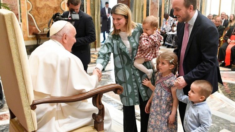 El Papa pidió a los laicos que "no sean sacerdotes fracasados" El Papa pidió a los laicos que "no sean sacerdotes fracasados"