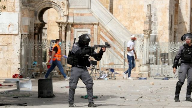 El Papa pidió a Palestina e Israel que encuentren "de inmediato" caminos de paz