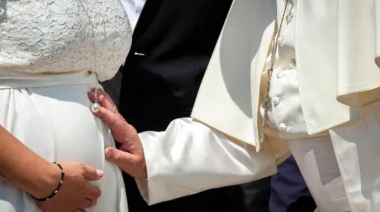 El Papa pidió que se prohíba la 'maternidad subrogada' El Papa pidió que se prohíba la 'maternidad subrogada'