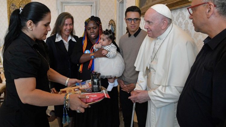 El Papa recibe a las víctimas del conflicto armado en Colombia El Papa recibe a las víctimas del conflicto armado en Colombia