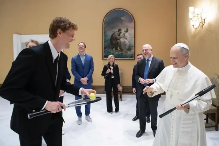 El Papa recibió al número uno del tenis, Jannik Sinner El Papa recibió al número uno del tenis, Jannik Sinner