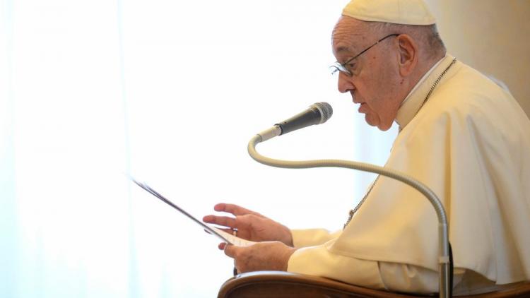 El Papa recuerda a jueces que "los que luchan por el bien nunca están solos" El Papa recuerda a jueces que "los que luchan por el bien nunca están solos"