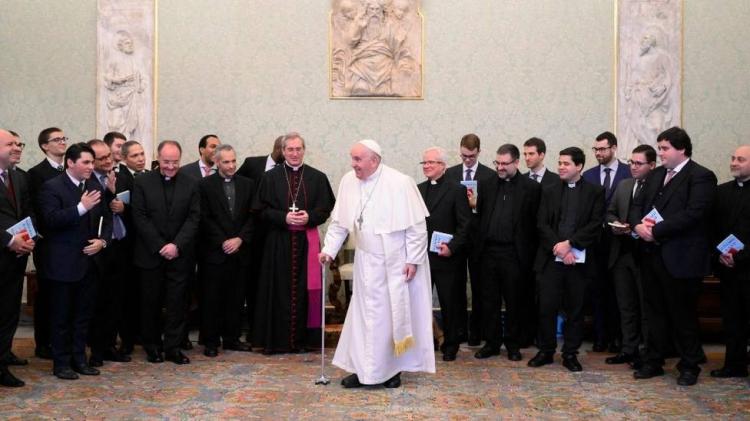 El Papa recuerda a seminaristas que buscar "el elogio mundano nos aleja de Dios" El Papa recuerda a seminaristas que buscar "el elogio mundano nos aleja de Dios"