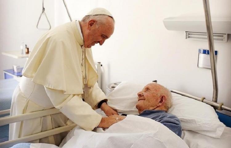 Jornada del Enfermo: El Papa pide "cuidar a quienes sufren y están solos"