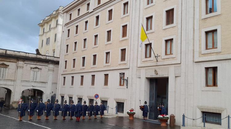 El Papa registra 'ligeras mejorías' y continúa su convalecencia en Santa Marta El Papa registra 'ligeras mejorías' y continúa su convalecencia en Santa Marta