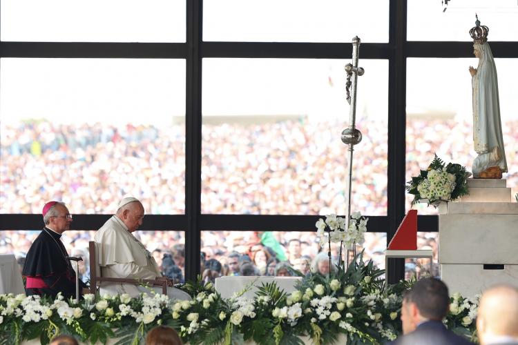 El Papa reza en Fátima: 'Tenemos una Madre en este lugar' El Papa reza en Fátima: 'Tenemos una Madre en este lugar'