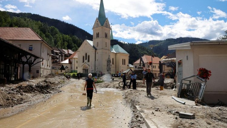 El Papa reza por los afectados por los devastadores desastres naturales en Eslovenia y Georgia
