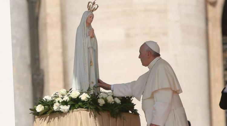 El Papa rezará en Fátima, con jóvenes enfermos y reclusos, por la paz en el mundo