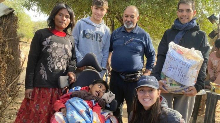 El Papa saluda a un grupo misionero argentino