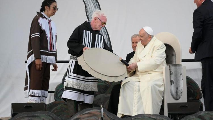 El Papa se despidió de Canadá con un mensaje a los jóvenes inuits El Papa se despidió de Canadá con un mensaje a los jóvenes inuits