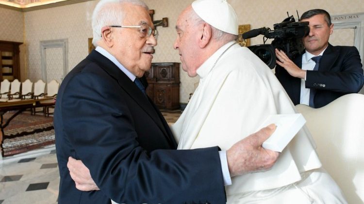 El Papa se reunió con el presidente palestino Mahmud Abbas El Papa se reunió con el presidente palestino Mahmud Abbas